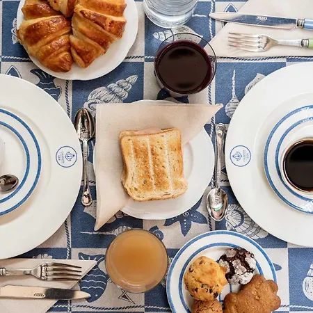 Bed & Breakfast Standard